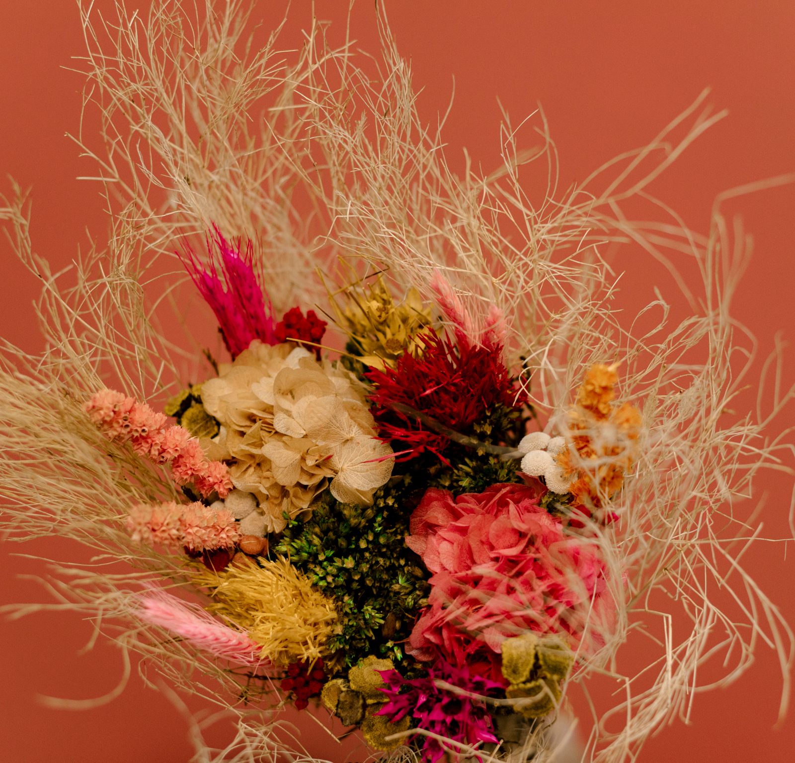 Buchet de flori uscate în tonuri calde